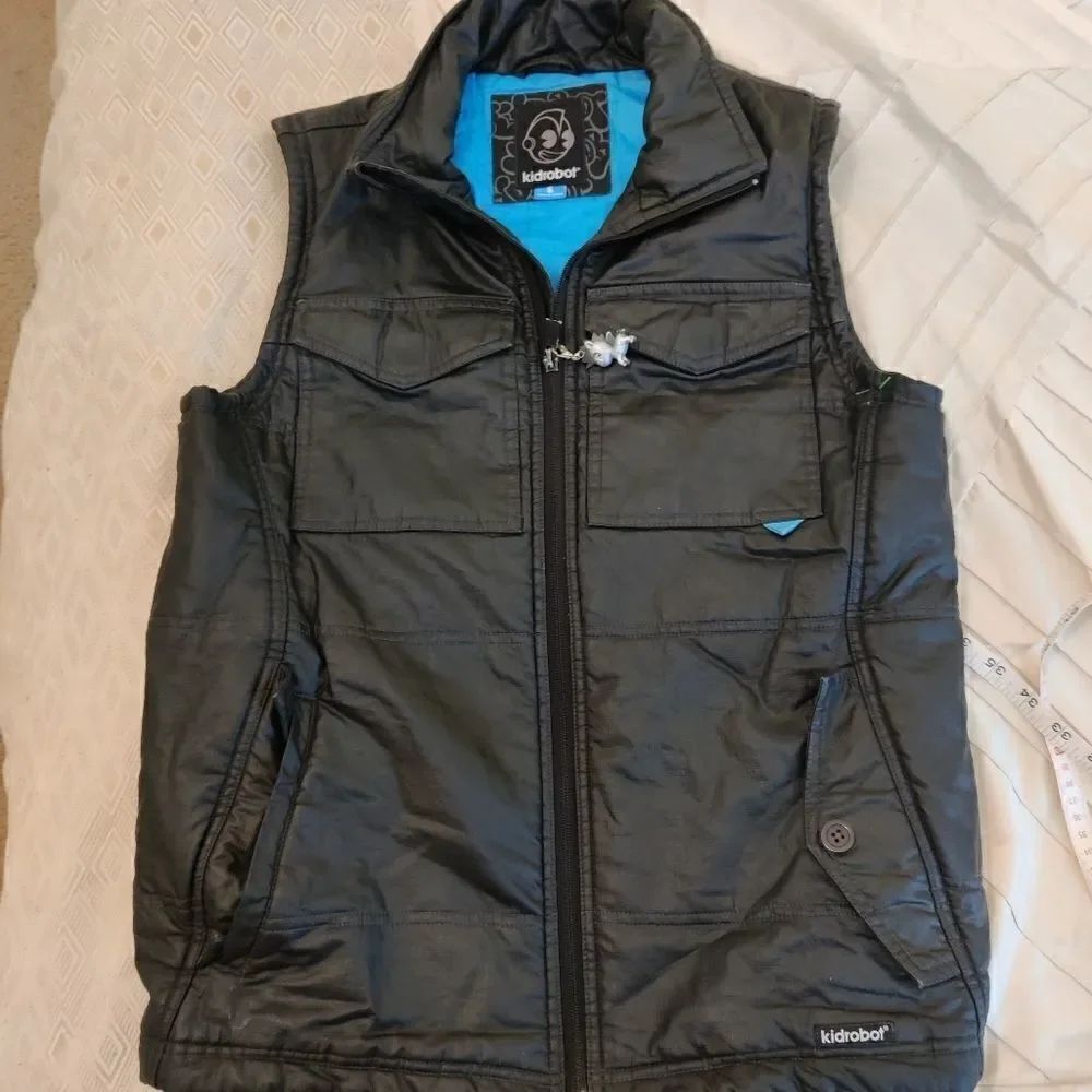 KIDROBOT waxed black insulated vest size s euc